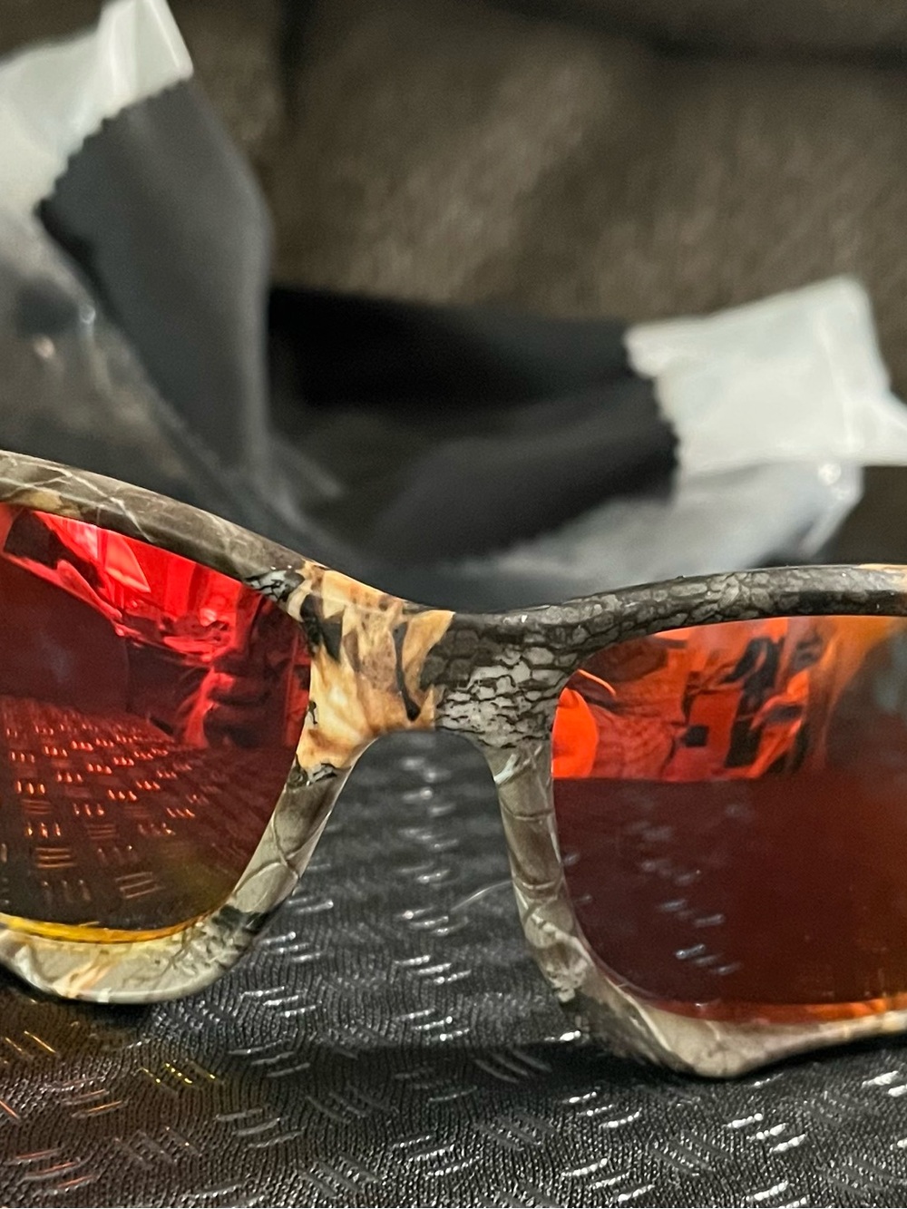 Men’s Sunglasses with Red Mirrored Lenses and Camo-Texture Frame